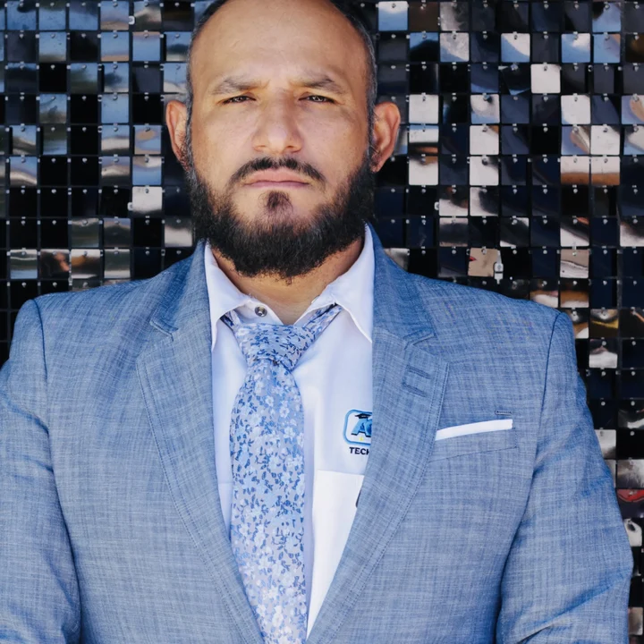 Mario Flores, fundador e instructor de Maestro HVACR